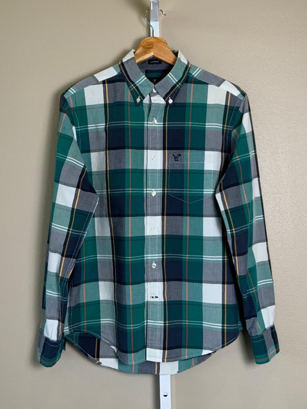 American Eagle Outfitters Classic Fit Plaid Button Down Oxford Shirt